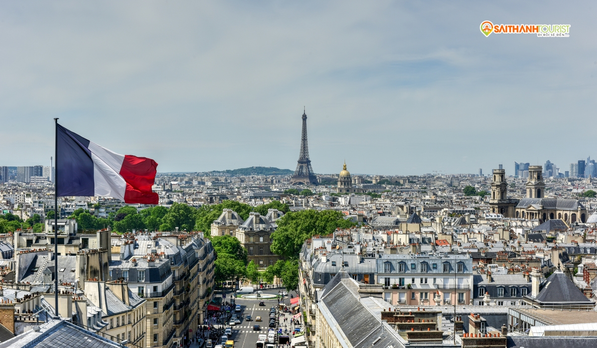 Tận hưởng sự tự do và lãng mạn khi đi du lịch một mình tại Pháp châu âu