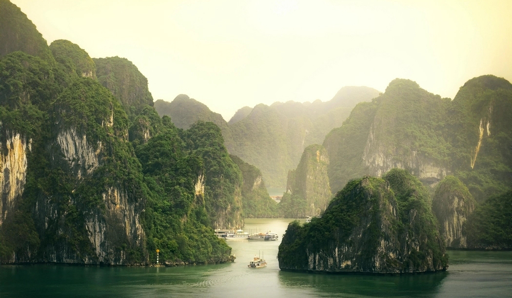 Du lịch Vịnh Hạ Long cho Việt Kiều - Sài Thành Tourist