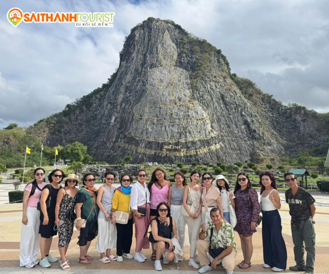 Khách du lịch tham quan Trân Bảo Phật Sơn Pattaya – điểm nổi bật tour Thái Lan
