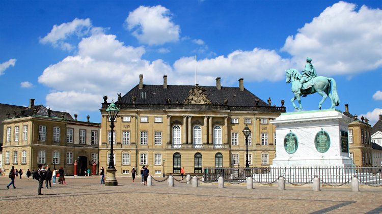 Cung điện hoàng gia Amalienborg
